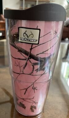 Tervis Tumbler Realtree® Wrap 16 oz. Tumbler & Brown Lid Pink Tree Branch Camo